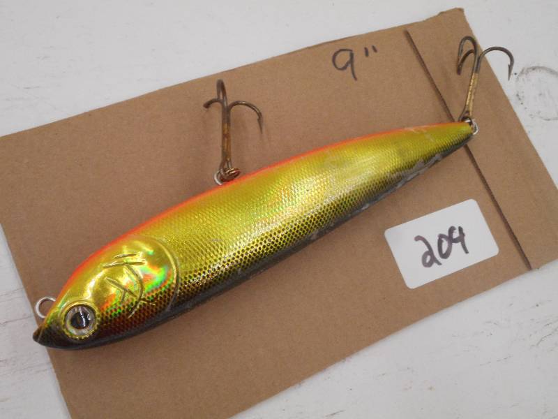 lot 204 image: (1) 9 Muskie Lure ...