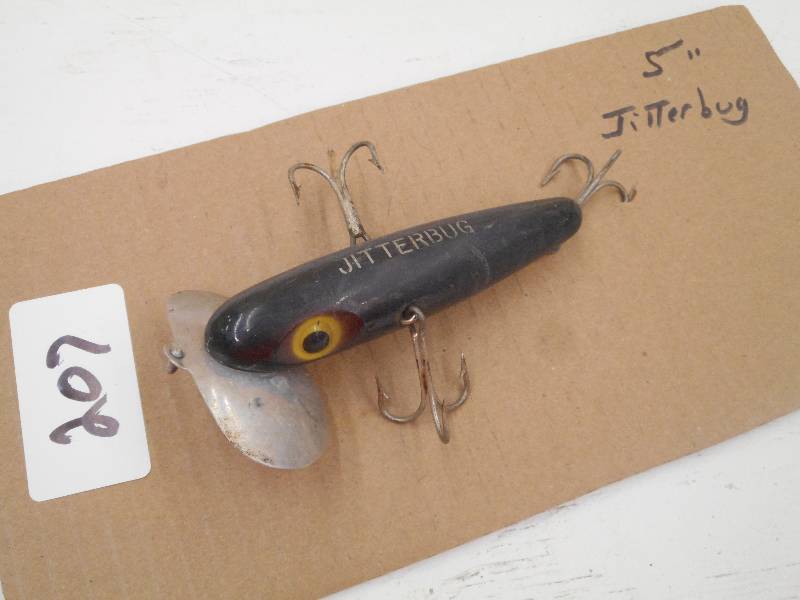lot 207 image: (1) 5 Jitterbug Muskie Lure ...