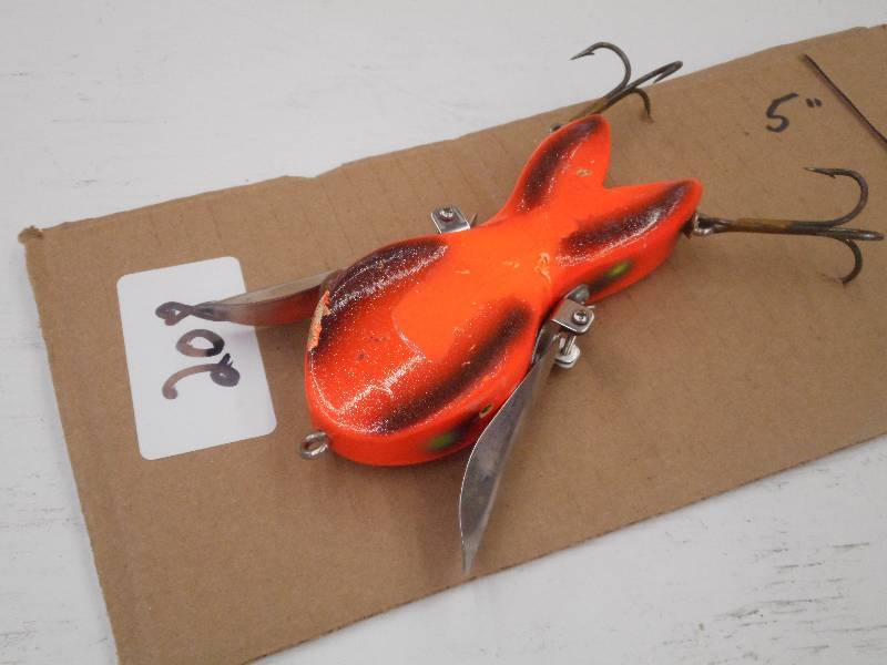 lot 208 image: (1) 5 Muskie Lure ...