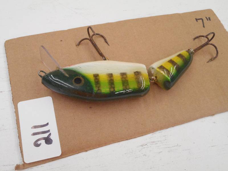 lot 211 image: (1) 7 Muskie Lure ...
