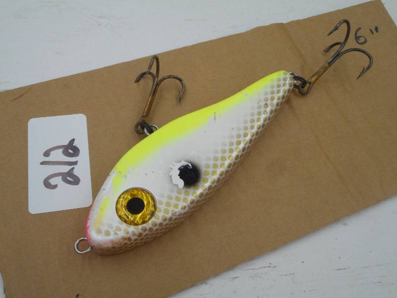 lot 212 image: (1) 6 Muskie Lure ...