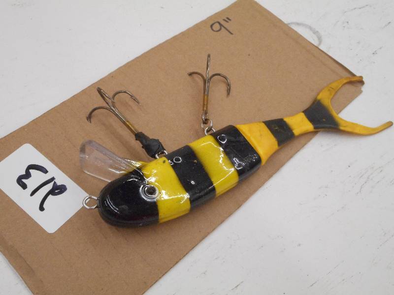 lot 213 image: (1) 9 Muskie Lure ...