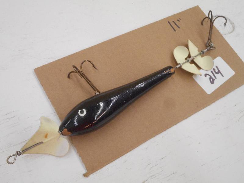 lot 214 image: (1) 11 Muskie Lure ...