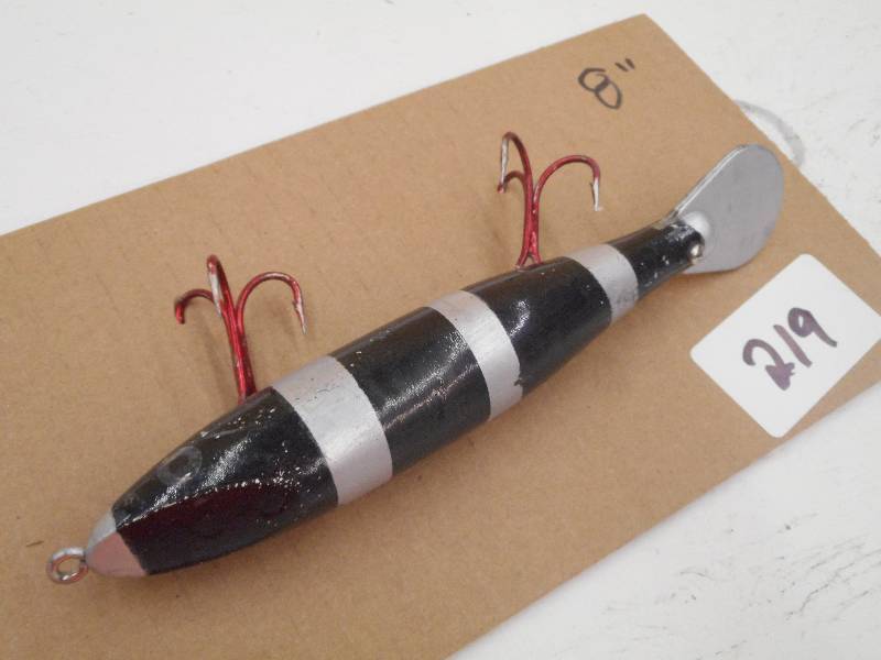 lot 219 image: (1) 8 Muskie Lure ...