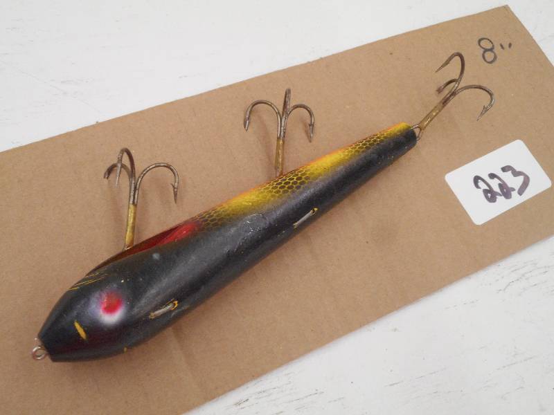 lot 223 image: (1) 8 Muskie Lure ...