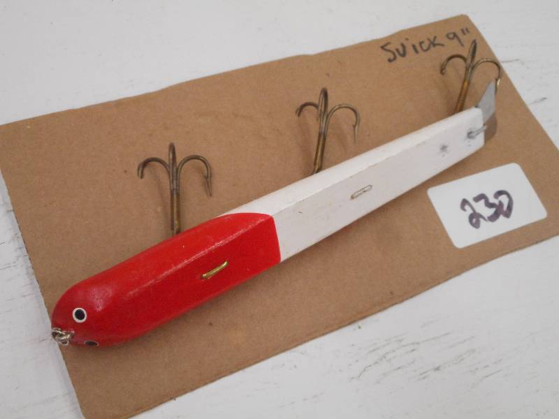 lot 230 image: (1) 9 Suick Muskie Lure ...