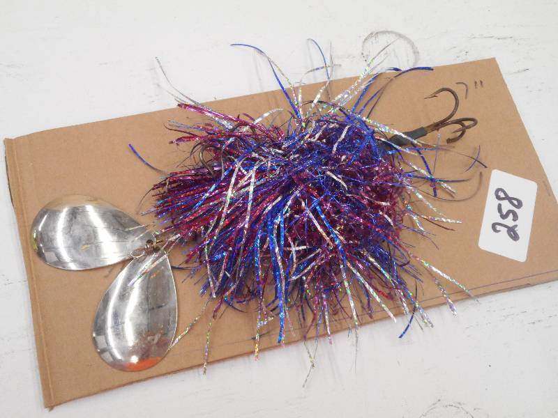 lot 258 image: (1) 7 Muskie Lure ...