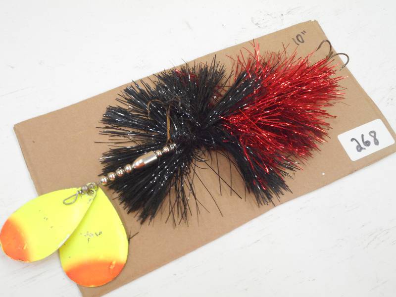 lot 268 image: (1) 10 Muskie Lure ...
