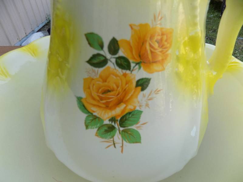 Colorful Wash Pitcher & Basin