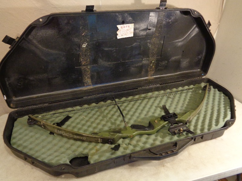lot 4 image: PSE Hunting Bow