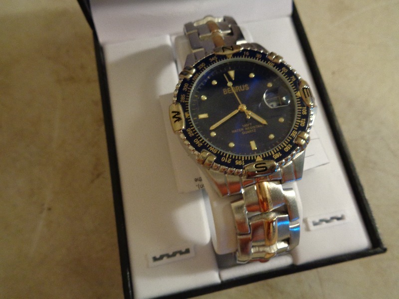 lot 6 image: New Mens Watch