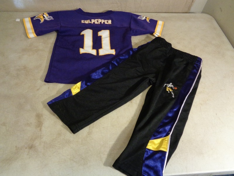 lot 40 image: MN Vikings Kids Jersey