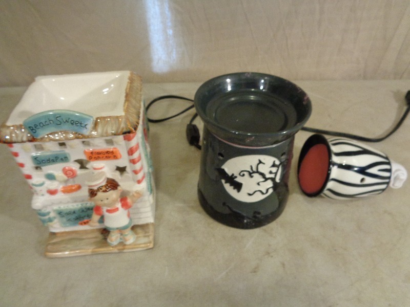 lot 45 image: Scentsy and Yankee Candle Items