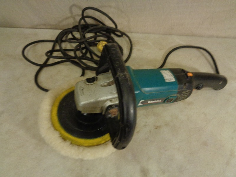 lot 71 image: Makita Buffer