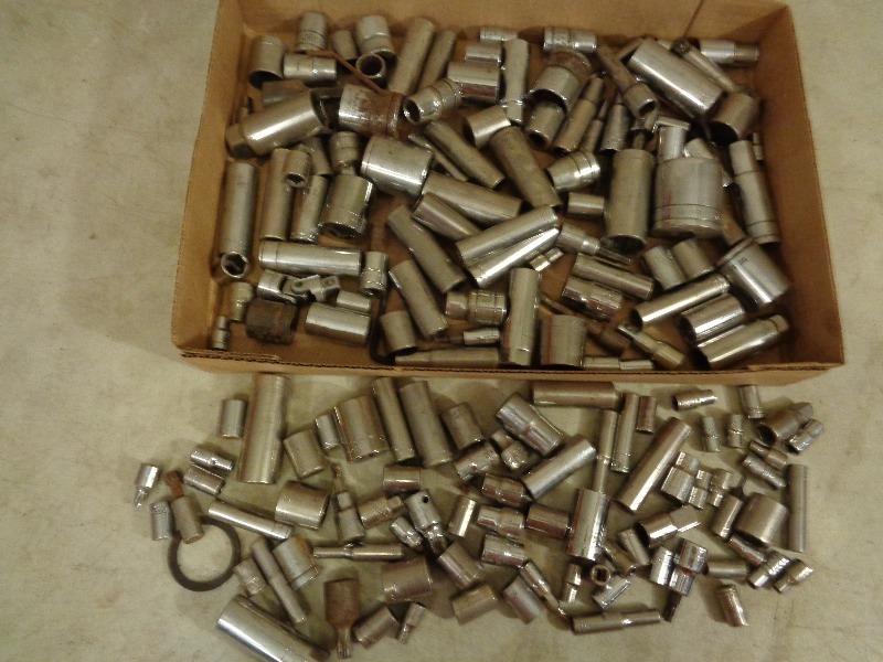 lot 80 image: Large Lot of Sockets
