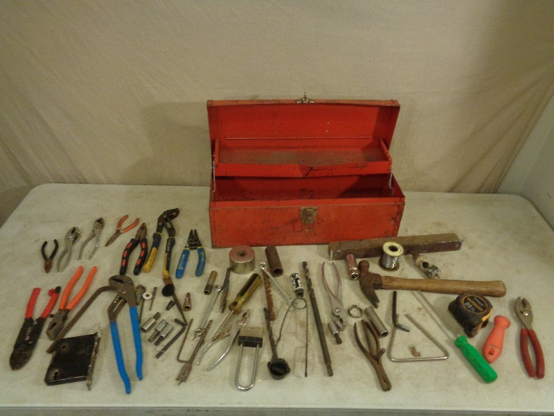 lot 82 image: Metal Toolbox with Tools