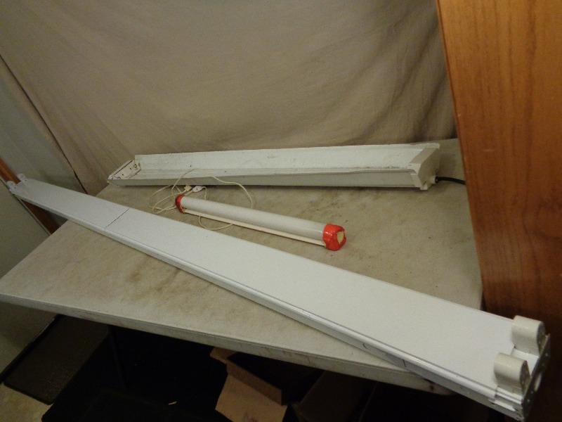 lot 95 image: Shop Lights