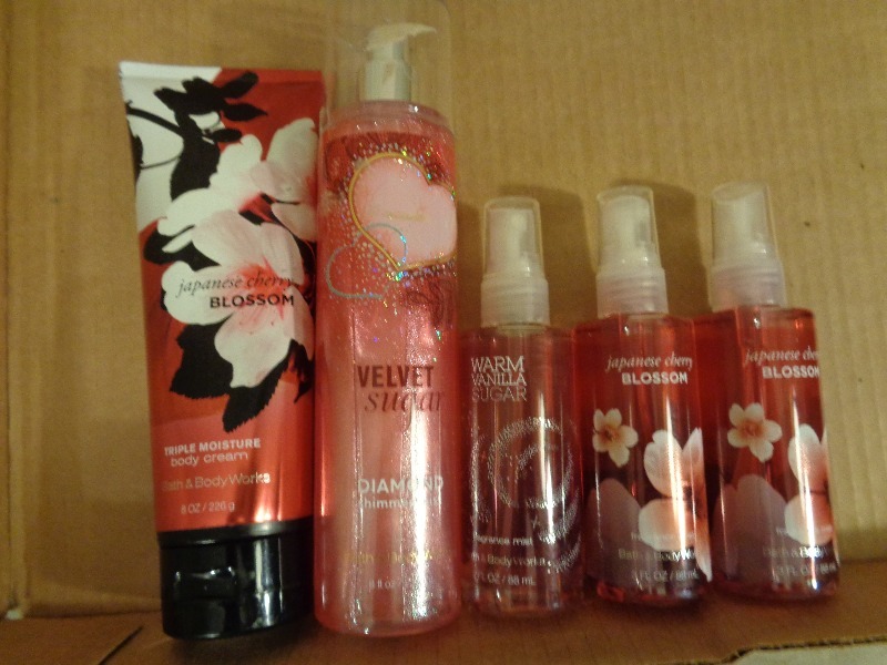 lot 113 image: New Bath and Body Works Items