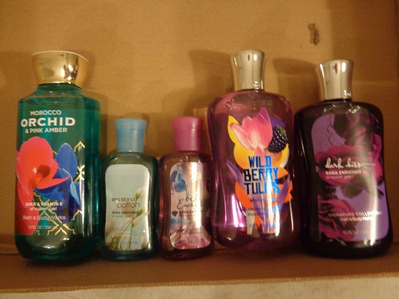 lot 114 image: New Bath and Body Work Shower Gels