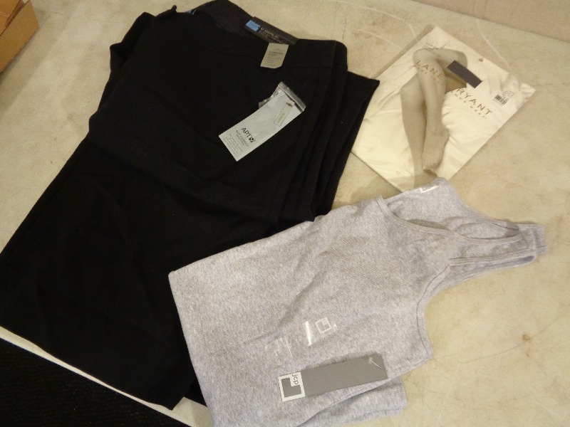 lot 115 image: New Clothing