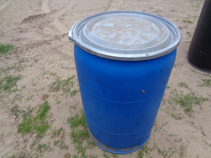 lot 27 image: Plastic Barrel