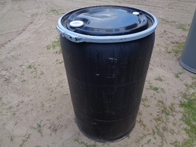 lot 28 image: Plastic Barrel