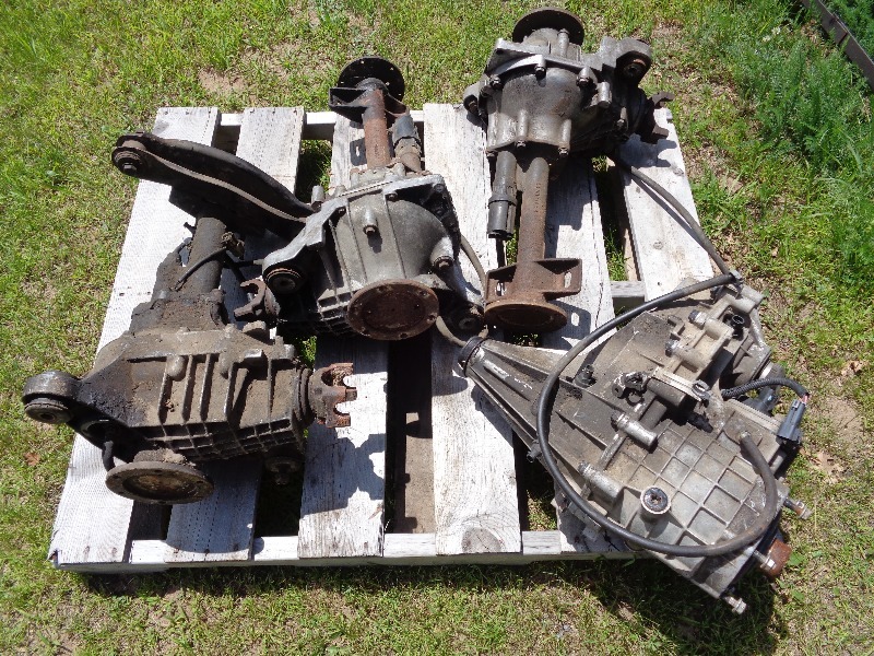 lot 64 image: Transfer Cases  Transmissions