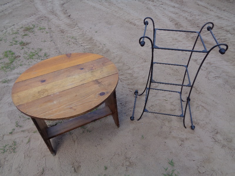 lot 118 image: Table and Plant Stand