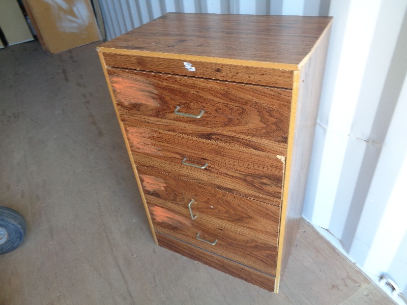 lot 124 image: 4 Drawer Dresser