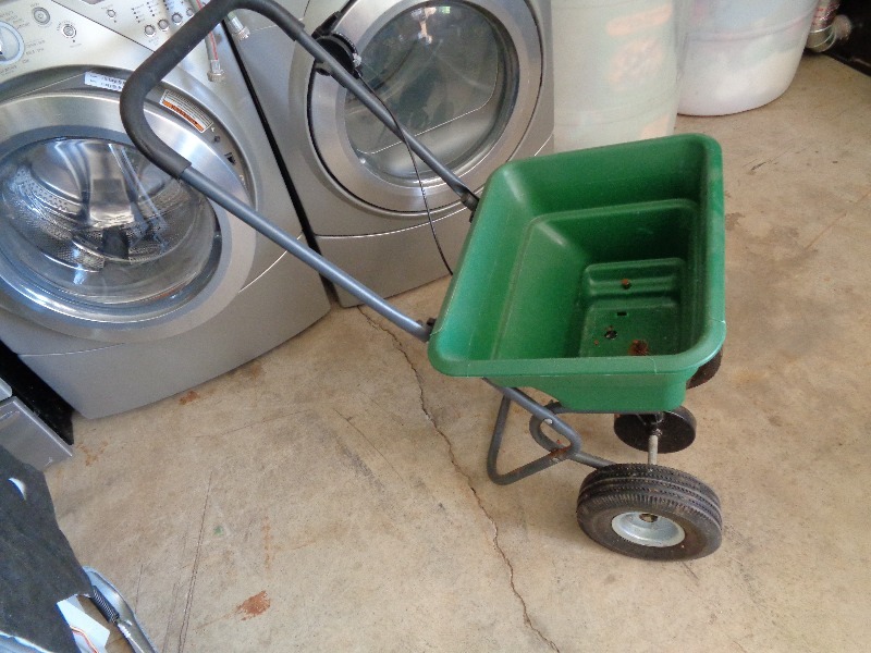 lot 128 image: Precision Pro Spreader