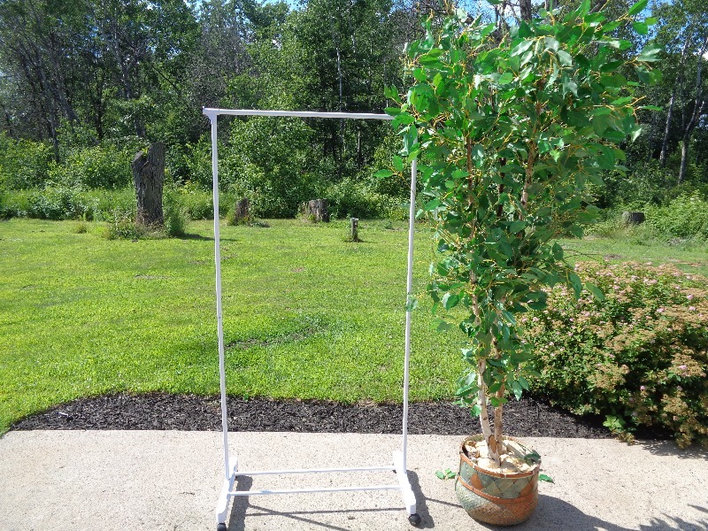 lot 134 image: Artificial Tree and Hanging Rack