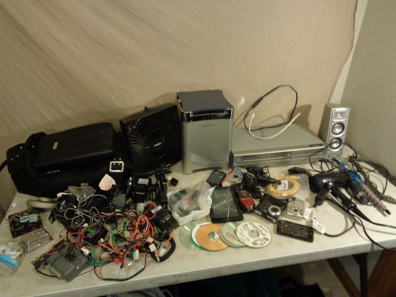 lot 141 image: Assorted Electronics