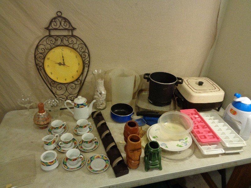 lot 143 image: Kitchen Items