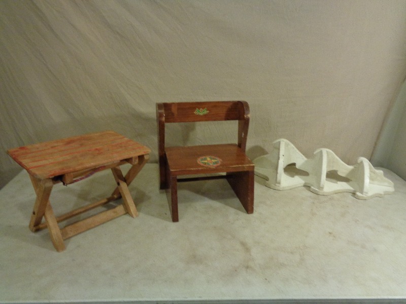 lot 156 image: Folding Wood Stools and Shelf