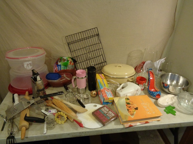 lot 169 image: Nice Kitchen Items