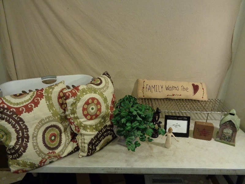 lot 172 image: Throw Pillows, Decor, and More