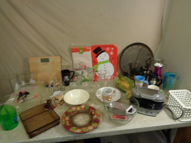 lot 173 image: Marilyn Monroe Items, Pyrex, Kitchen, and More