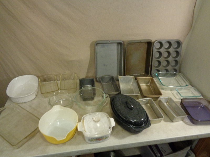 lot 175 image: Lots of Pyrex, Pans, and More