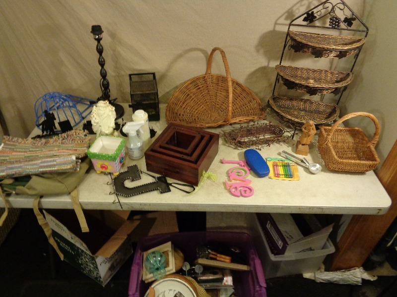 lot 179 image: Home Decor and More