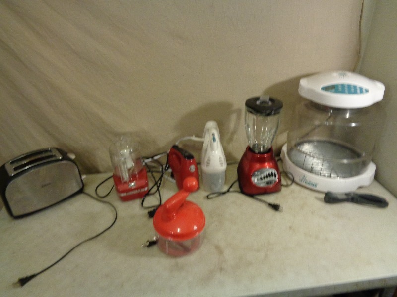 lot 180 image: Nuwave Oven, Mixers, Choppers, Etc