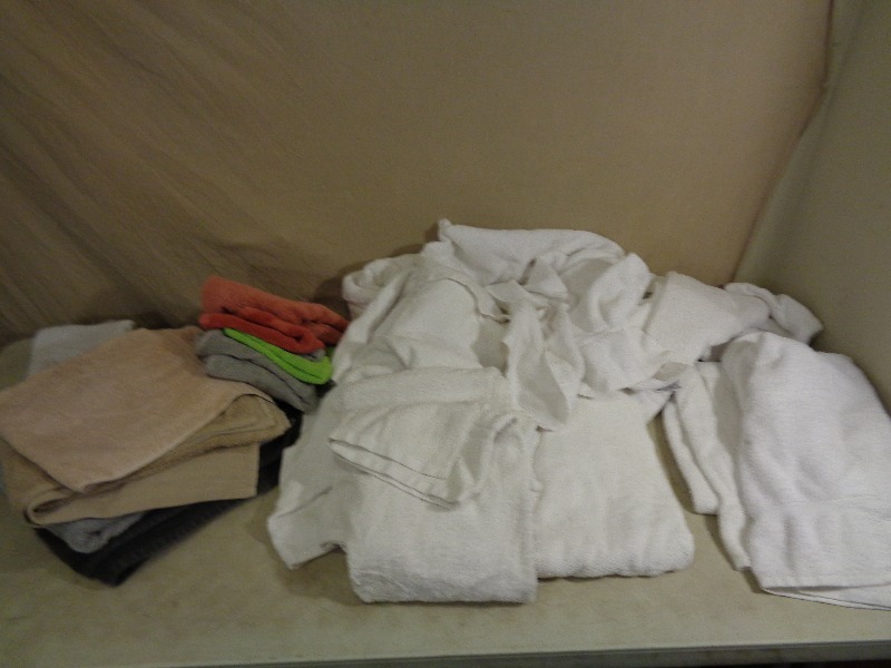 lot 183 image: Assorted Towels
