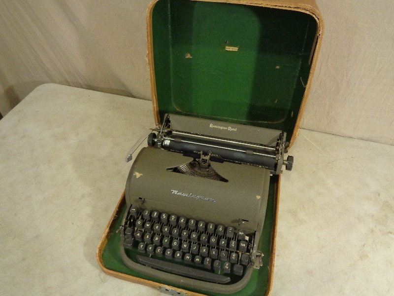 lot 189 image: Vintage Remington Typewriter