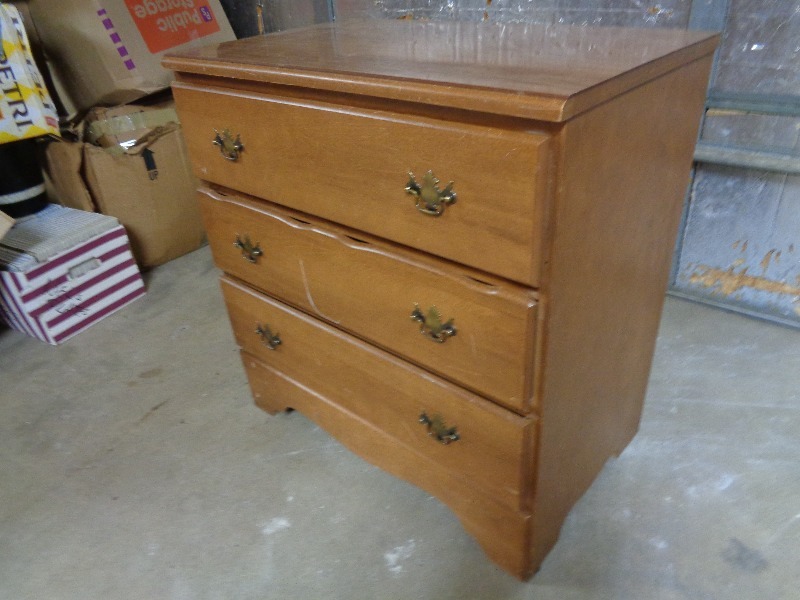 lot 196 image: 3 Drawer Dresser