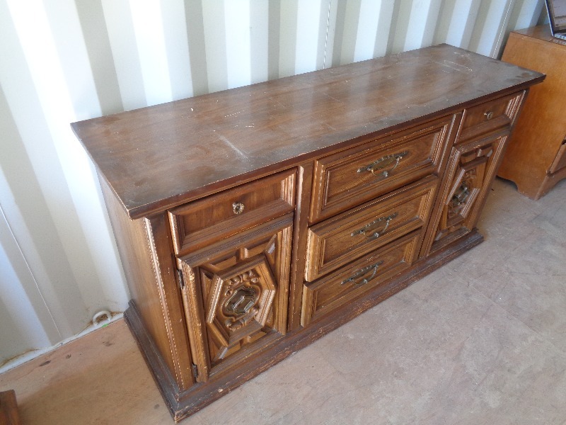 lot 116A image: 3 Drawer  2 Door Dresser