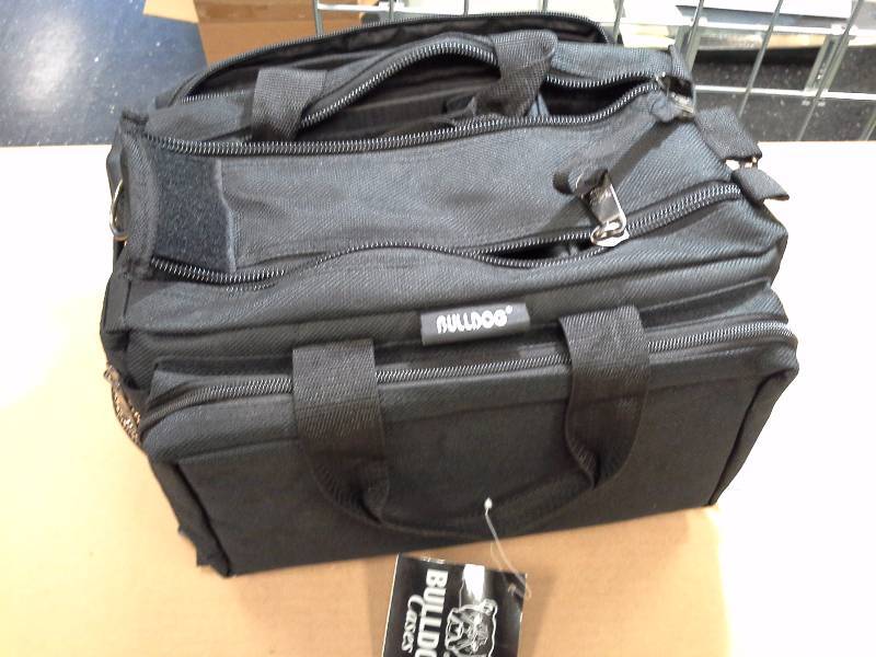 lot 251 image: Bulldog Deluxe Black Range Bag