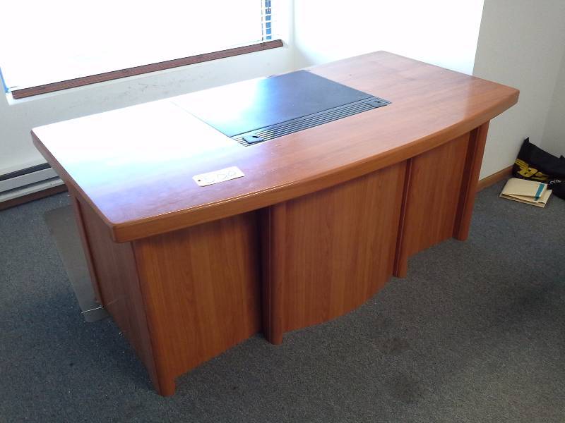 lot 500 image: Wooden Desk and Credenza