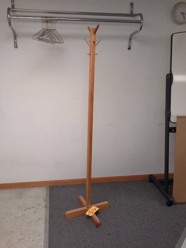 lot 516 image: Single Wooden Coat Rack