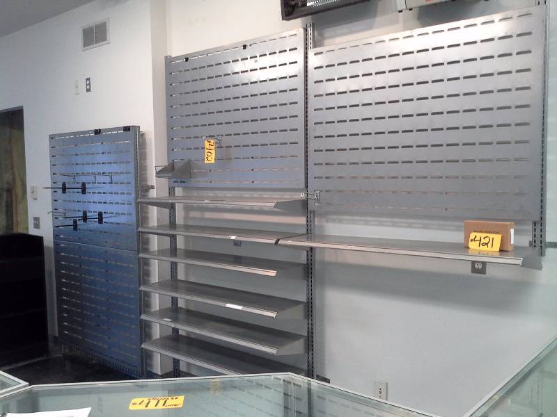 lot 402 image: Metal Retail Display Panels (With Hardware)