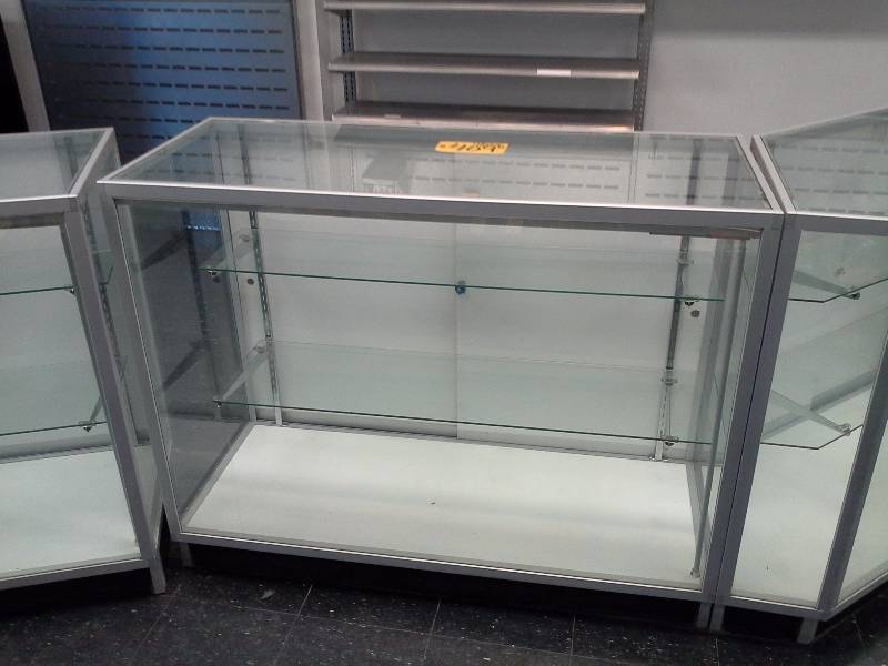 lot 409 image: Retail Display Case (Glass)