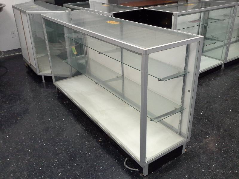 lot 412 image: Long Retail Display Case (Glass)